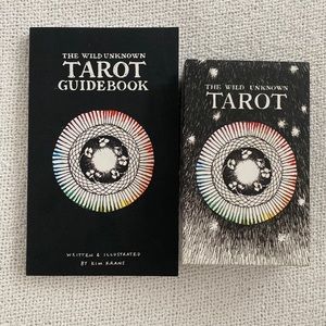 The wild unknown tarot cards and guidebook